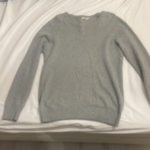 J.lindeberg tröja - Säljer en j.lindeberg tröja pga jag inte använder den. Storlek M. I princip oanvänd. Pris kan diskuteras 