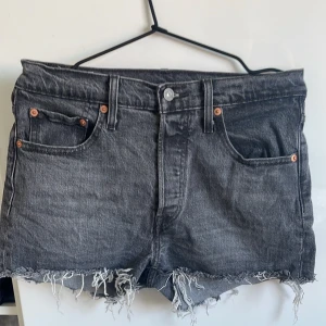 Levis shorts - Grå Levis shorts oanvända