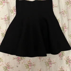 Svart fin kjol - I bra skick och som ny 