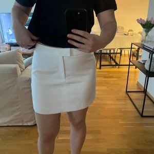 Kjol  - Kjol från ginatricot. Använd en gång. 