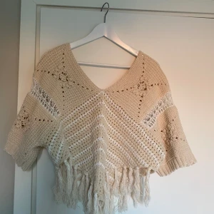 Tröja  - Tröja från zara perfekt för sommarn. Inte använd så mycket 