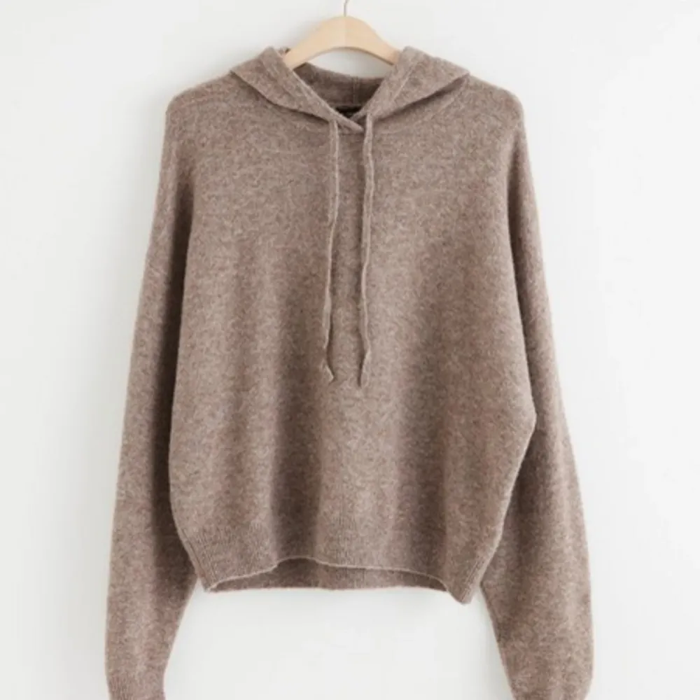 Säljer nu denna sååååååååå snygga hoodie som tyvär är för stor❤️❤️❤️. Hoodies.