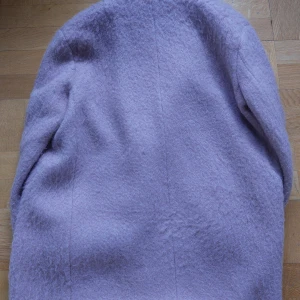 Råsa jacka  - Helt ny råsa jacka som är använd 2 rill 3 gånger. Den är nästan helt ny.  