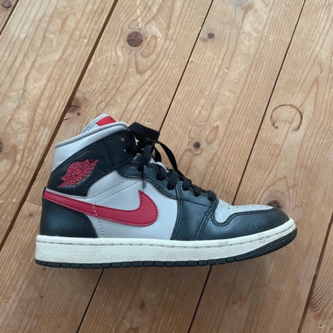 Jordans mid 1 black-Gym-red-college Grey - 91