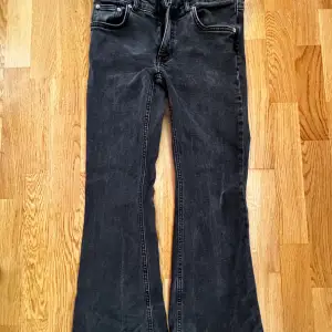 Svarta lowaist bootcut jeans 🖤