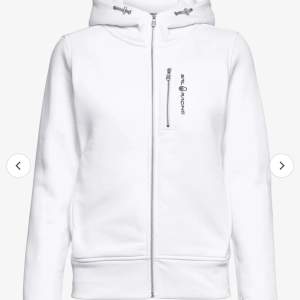 Zip Hoodie från sail racing. Köpt på kids brand store i storlek 160 och passar mig som vanligtvis har storlek S