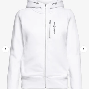 Sail racing zip hoodie - Zip Hoodie från sail racing. Köpt på kids brand store i storlek 160 och passar mig som vanligtvis har storlek S