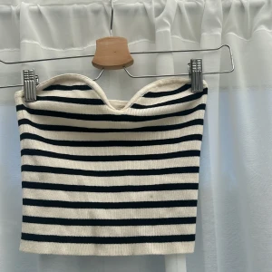 Sommar topp  - En oanvänd vara från hm jättefin till sommaren men har aldrig blivit använd 