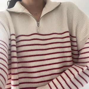 Stickad tröja - Stickad tröja med dragkedja 