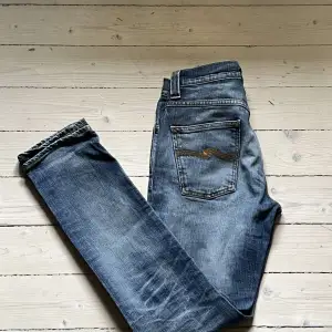 Ett par feta Nudie jeans i modellen Grim Tim🔵 Skick: 7/10 Storlek: 30/32 Pris:549kr  Nypris: 1500kr