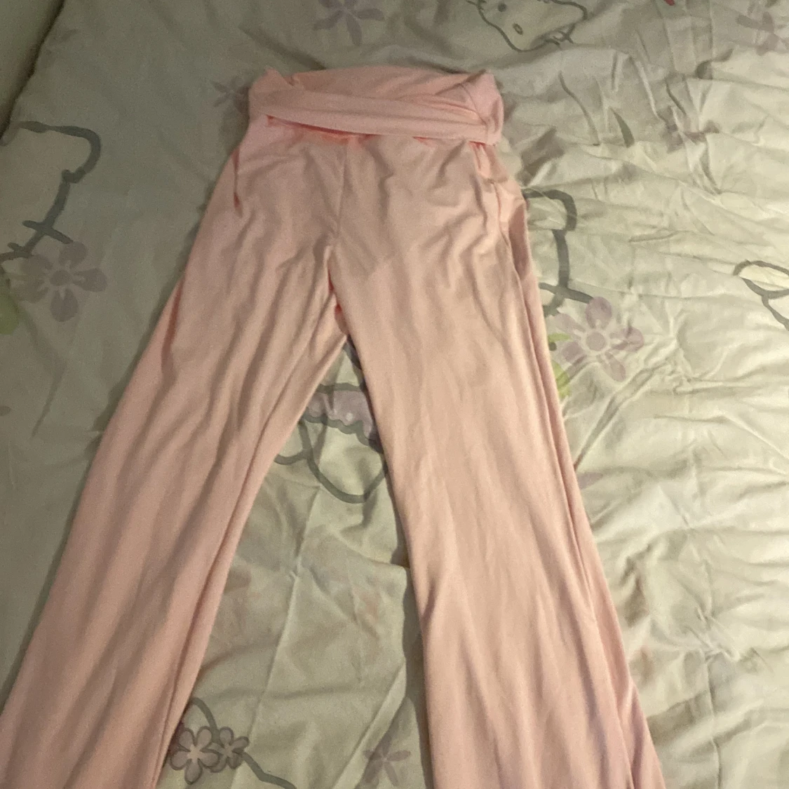 Utsvängda byxor man viker ner - 90