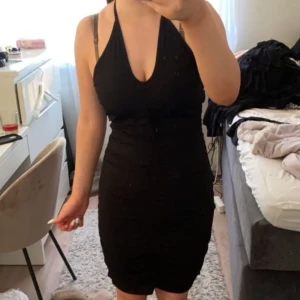Klänning - Sparsamt använd, inga defekter 🖤 har inte tillgång till fler bilder just nu då det är min syster som säljer 