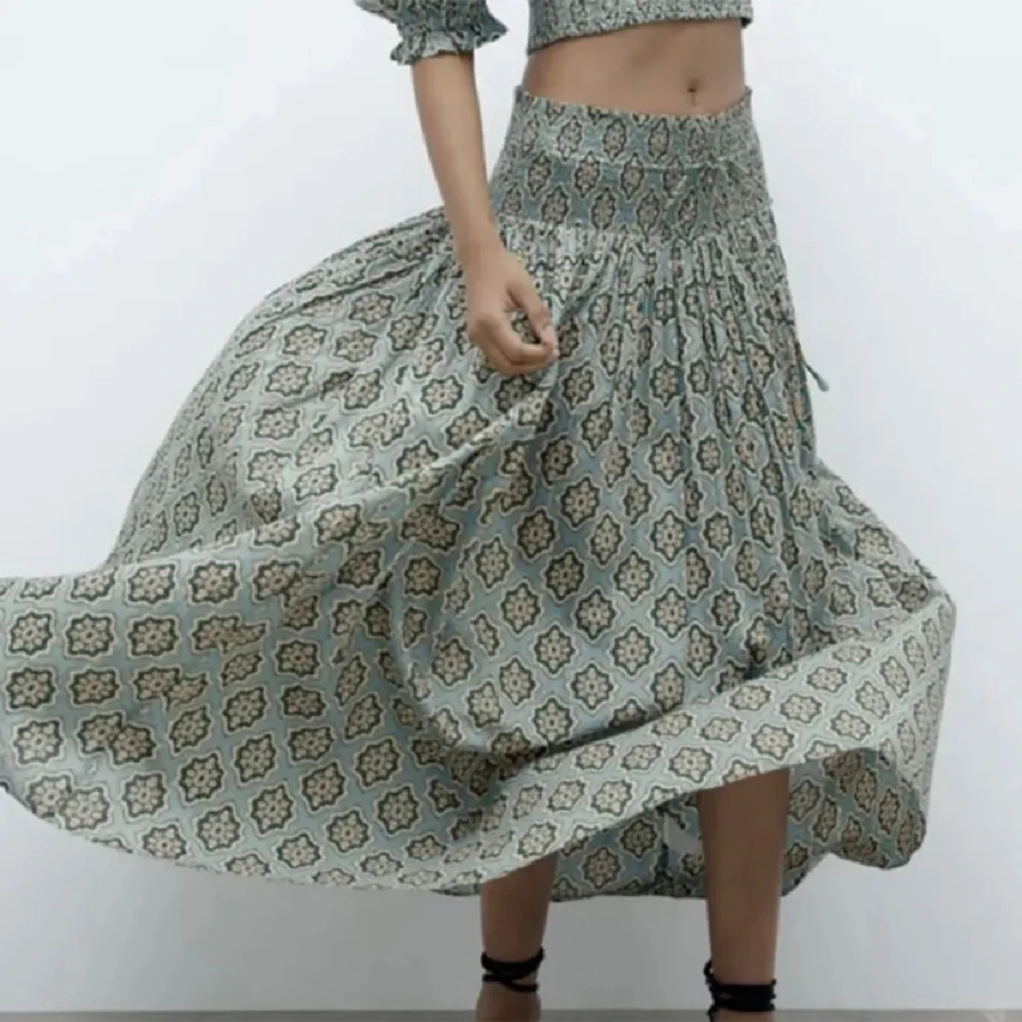 Slutsåld Zara Långkjol