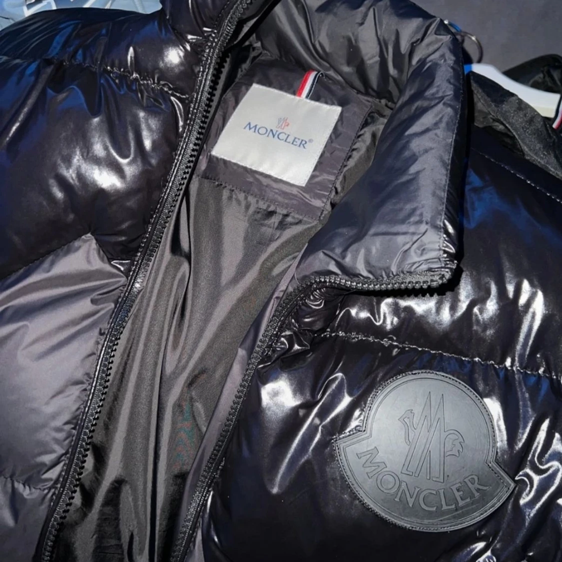 Köp moncler för 5 tussen - 91