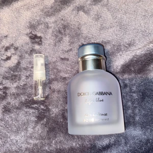 Dolce & gabbana light blue Intense 2ml - Dolce & gabbana light blue Intense 2ml för 65kr  Noter finns på andra sidan 