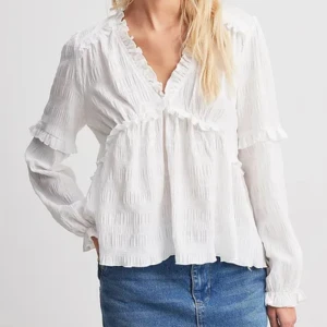 Nakd blus - Super söt blus från nakd i storlek 36! Nypris 449kr men är helt slutsåld🩷