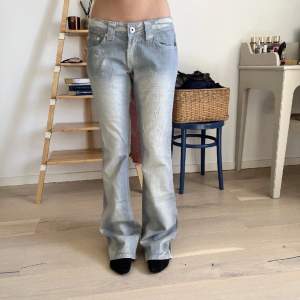 Så coola och unika jeans, storlek S🌸 Midjemått - 37 Innebensmått - 81