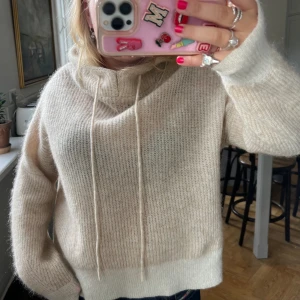 Stickad Ganni hoodie  - Säljer denna stickade Ganni hoodien! Skriv vid intresse eller frågor!