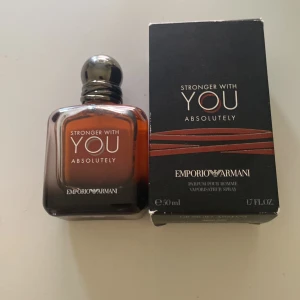 Parfym  - Säljer nu min 50ml, Stronger with you absolutely typ 48 ml kvar. 