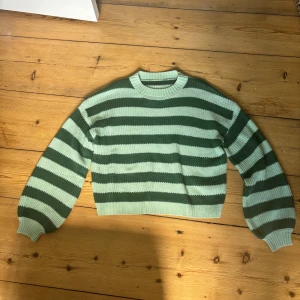 Grön stickad tröja - Storlek M, köpt från shein och använd en gång