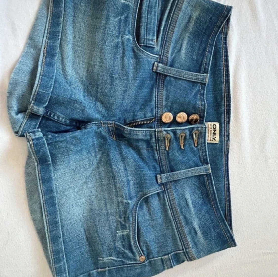 Low waisted shorts 