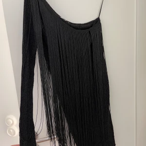 Supefin festklänning mango  - Superfin klänning, använd en gång på nyår.