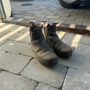 Ridskor  - Hej! Säljer ett par ridskor med stålhätta från CRW. Väl använda, tvättas innan köp!😊