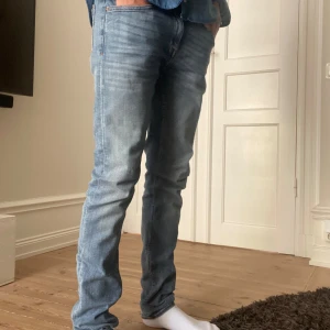 Tiger of Sweden Jeans - Tjena! Säljer nu mina Toger of sweden jeans då jag har tröttnat på passformen. Sparsamt använda, nästintill nyskick. Storlek 30/34   Originalpris: 1399kr