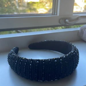 Diadem - Fint svart diadem i mycket bra skick💞
