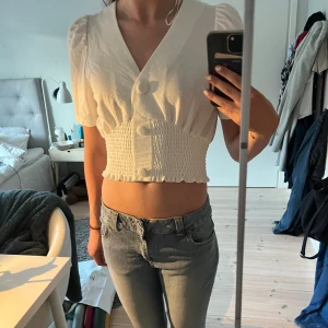 Söt blus  - Jättesöt somrig blus från ginatricot! Säljer då den inte kommer till användning💗💗