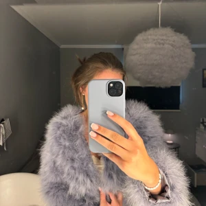 Pälsjacka  - Superfin pälsjacka från dennis maglic, nypris 1399. Stl S men passar även XS.