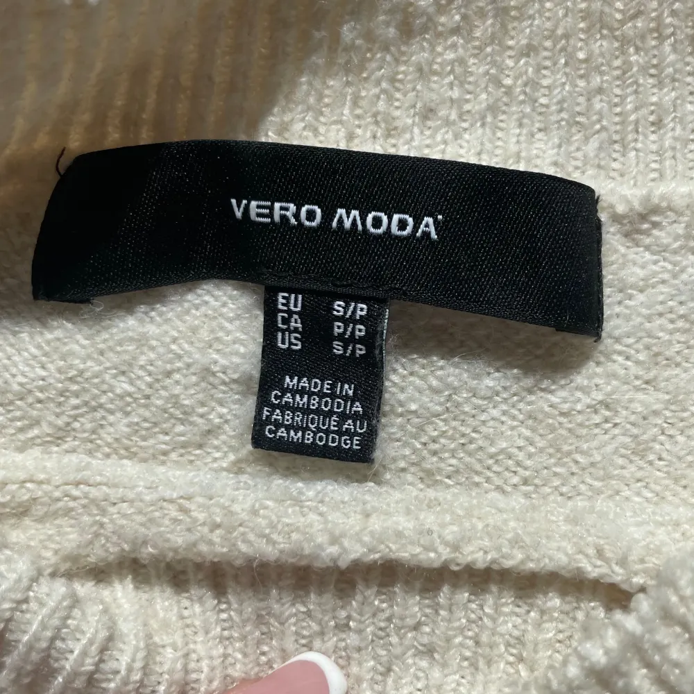 Jätte fin trekvarts stickad tröja från Vera Moda i super skick Storlek S. Stickat.