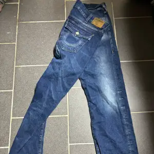 True religion jeans för damer