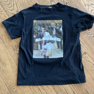 MY BOX I BLESSED//TEE//S - Hej! Säljer denna graphic tee från A.W Brand. Köpt i Italien. Skriv vid frågor