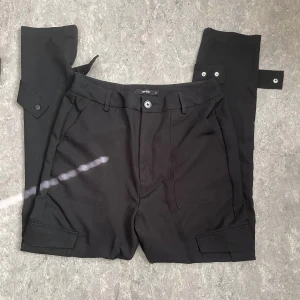 Cargo byxor  - Cargo byxor  Storlek:44  Köptes 2hand men passade inte