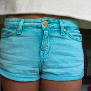 Blå jeans shorts  - Så himla snygga