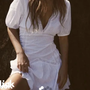 Vit klänning Zara - Jätte fint skick🌸