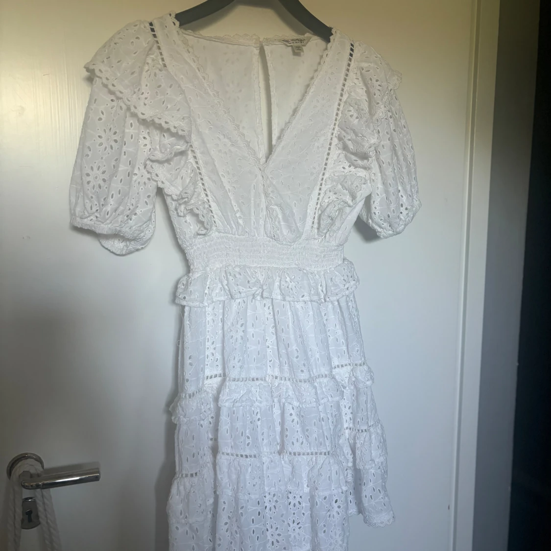 Superfin vit spetsklänning från ASOS - 90