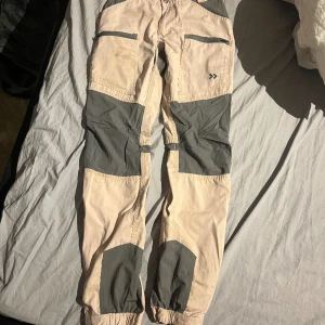 Frilufsbyxor - Bra skick men använda  Tvättas innan köp