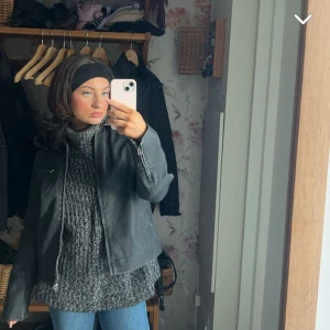 Stickad tröja - Så snygg och skön. Stolek L, jag är 163.  