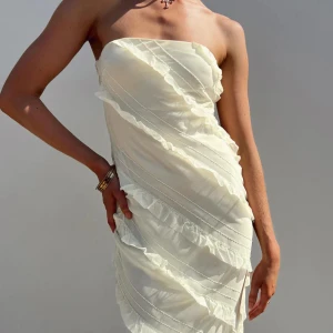 Jätte fin klänning  - Nu säljer jag denna super fina klänningen från princess polly då den tyvär inte passade. Den är helt oanvänd och endast testad med prislappen kvar. Perfekt nu till sommaren💓