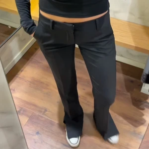 Low waist kostymbyxor bikbok - Så snygga i super bra skick. Knappt använda. Nypris 500kr❤️