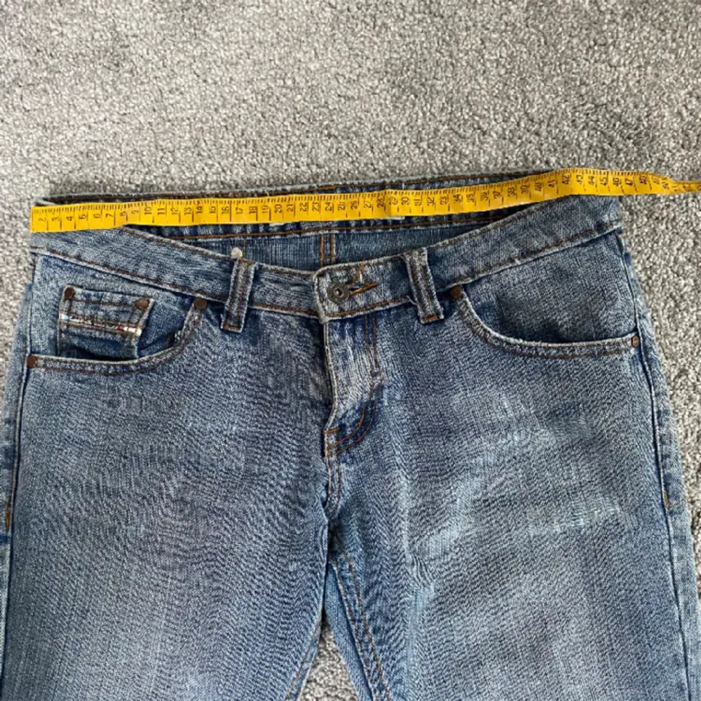Jätte fina diesel jeans, super bra skick.  Säljer då dom var för stora för mig💕  . Jeans & Byxor.