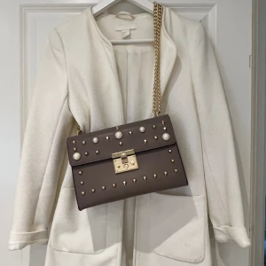 Kappa  - Vit kappa i fint skick i storlek 34 