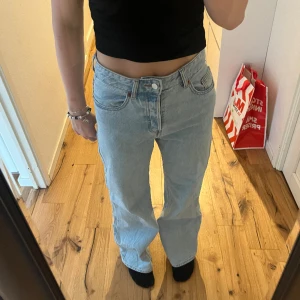 Jeans  - Fina ljusblåa jeans från Hm i storlek 34 💕 Säljer eftersom dom inte kommer till användning längre. Köparen står för frakten. Tryck köp nu. Skriv om du skulle ha några frågor 💕