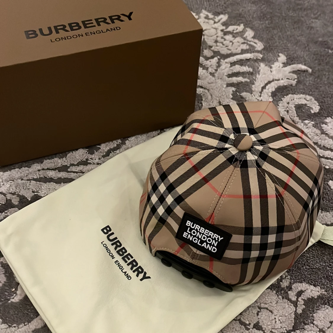 Burberry keps  - 90