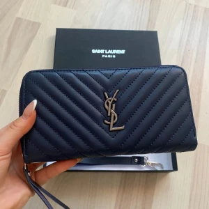 Ysl väska - Säljer min ysl handbag då den tyvärr inte kommer till användning ,nyskick & köpt sep 2023 💗💗