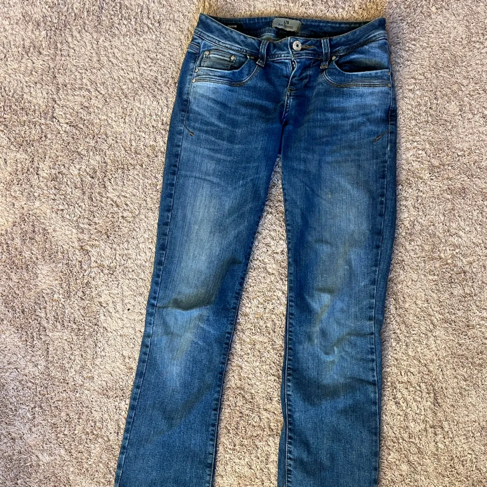 Låg midjas jeans från Ltb jeans modell valerie. Bra skick me liten  slitning längst ner. Köpta för ca 900. Pris kan diskuteras💓. Jeans & Byxor.