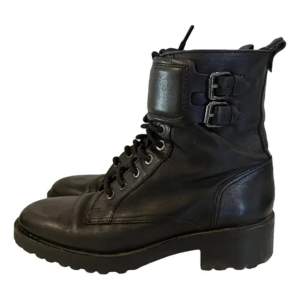 Black leather boots, lace-up with buckle Size 38 Good condition