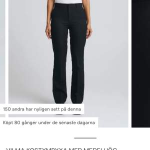 Säljer dessa fina kostymbyxor,storlek 34 från bikbok,nypris är 499 kr